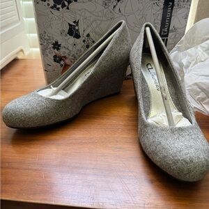 CL by Laundry Gray Women's Wedge Shoes Sz 6